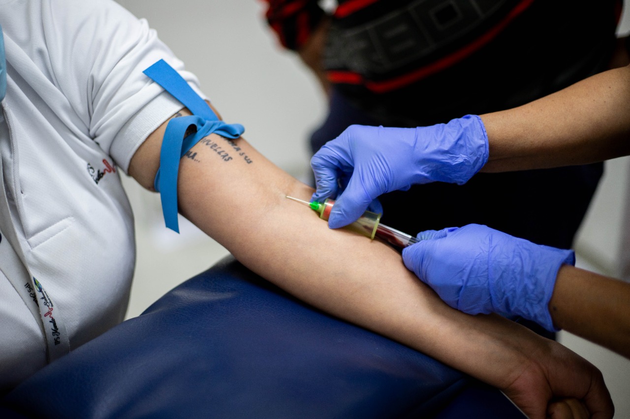 Toma de muestras sanguíneas y microbiológicas